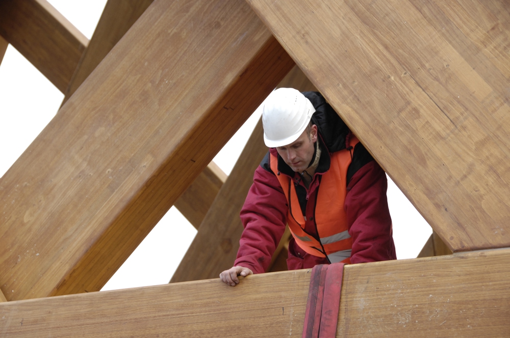 Michel tätig bei den Hebearbeiten am Holzbrücke Sneek NL
