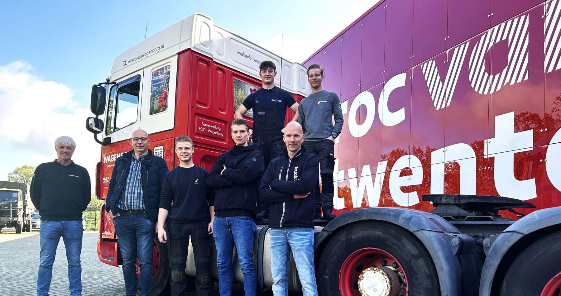 Zukünftige Lkw-Techniker arbeiten mit gesponsertem Wagenborg-Lkw